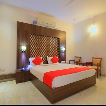 Grand Milestone Hotel Mysore Buitenkant foto