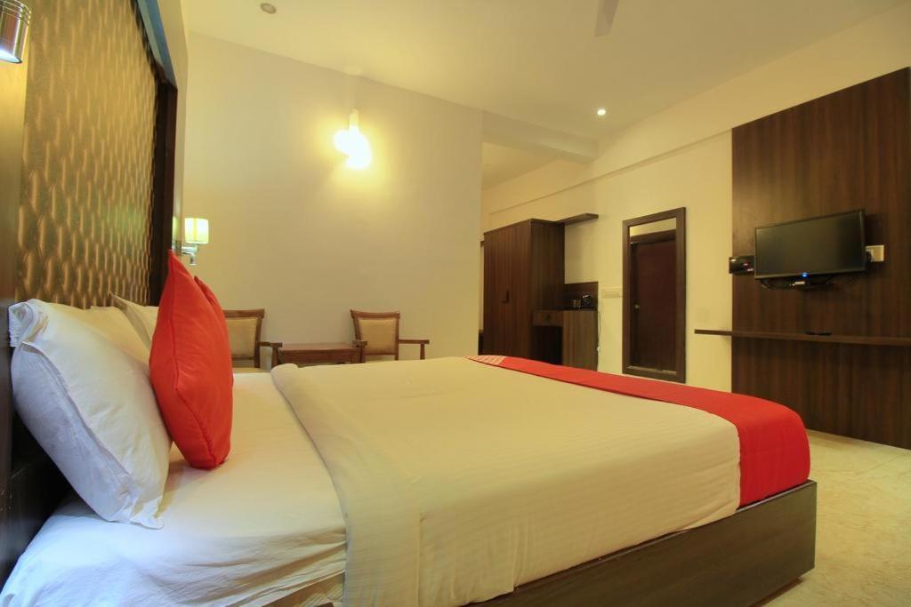 Grand Milestone Hotel Mysore Buitenkant foto