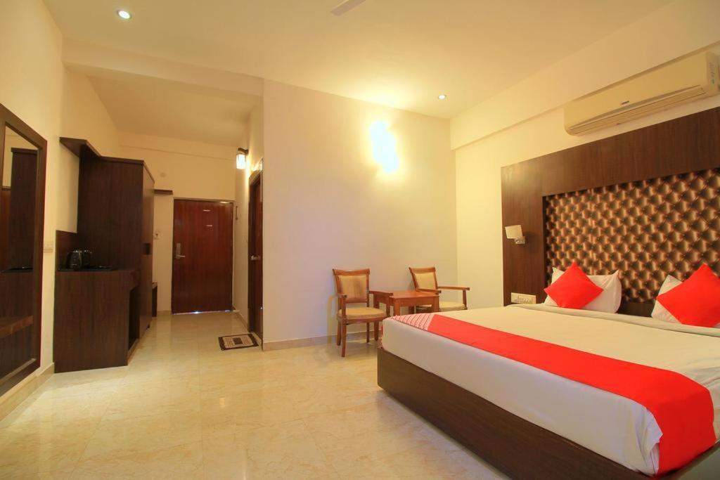 Grand Milestone Hotel Mysore Buitenkant foto