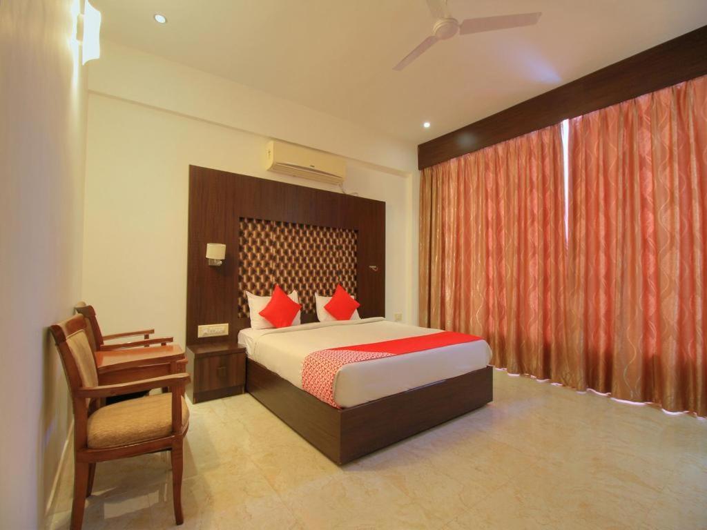 Grand Milestone Hotel Mysore Buitenkant foto